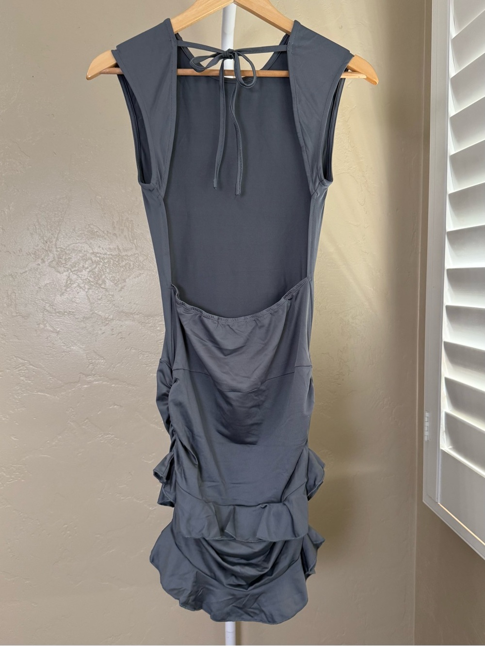 Commense Open Back Ruffle Bodycon Mini Dress Slate Gray Small NWT Ruffles - Picture 5 of 9